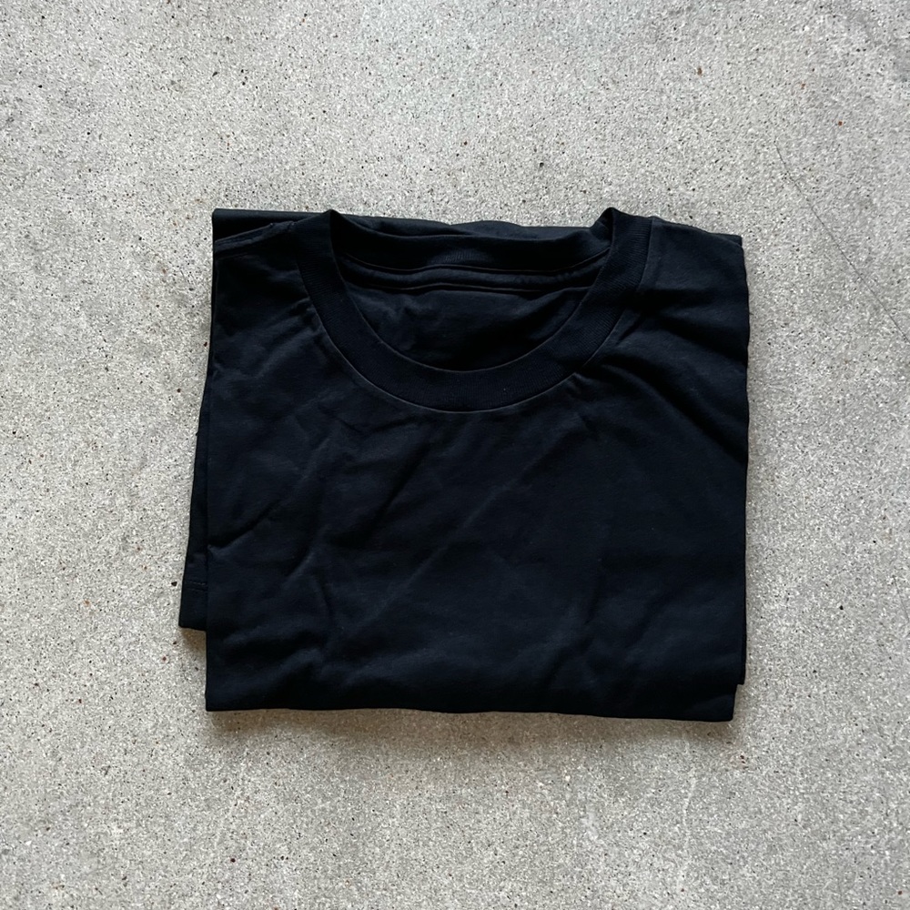 Men's black t shirt long sleeve. Made In Mexico. Size Medium